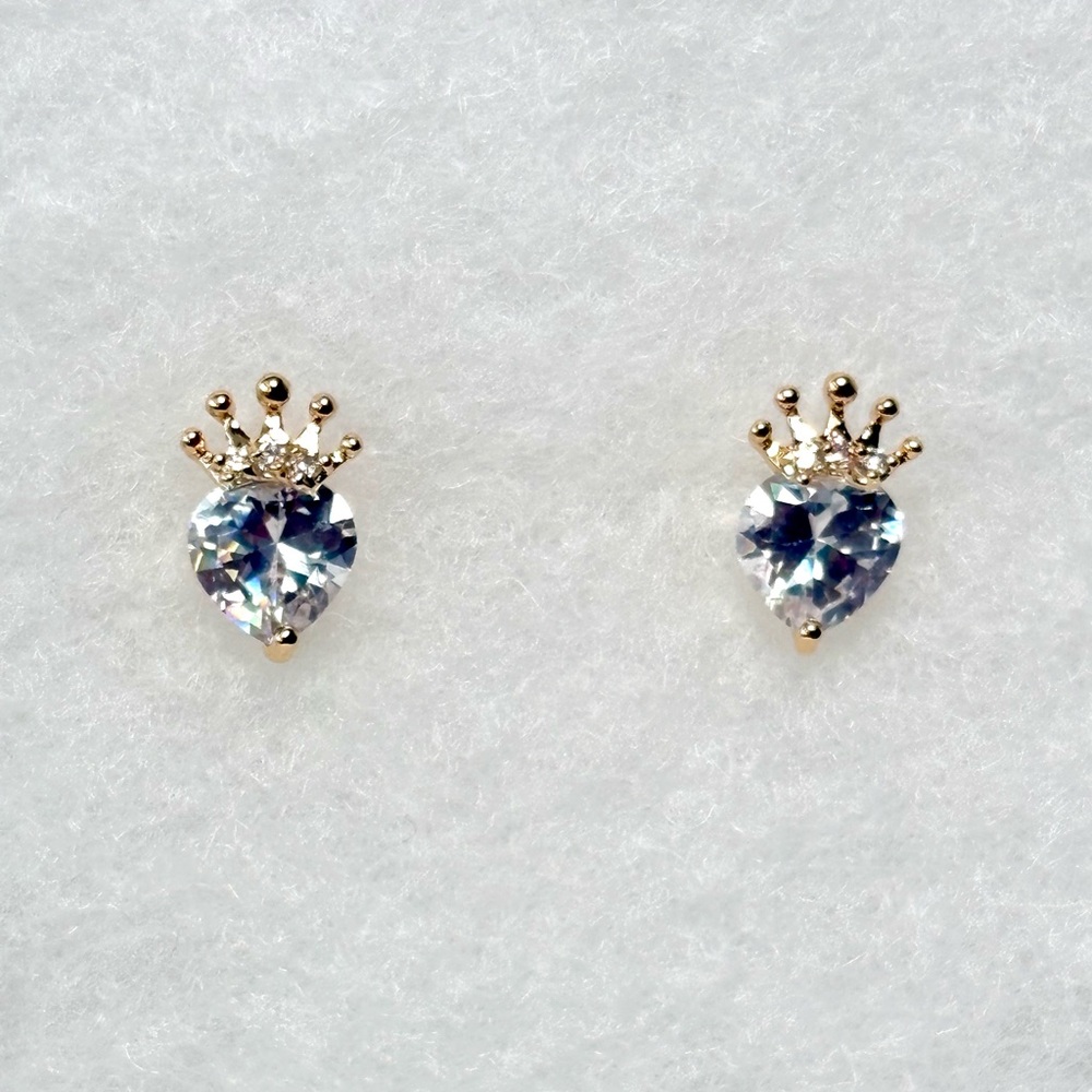 Gold Crown‎ Heart Earrings - Picture 7 of 14